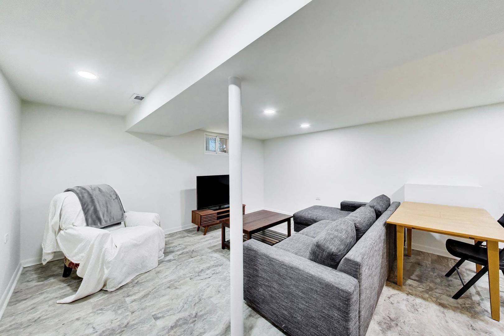 825 S Grace Street, Lombard, IL 60148