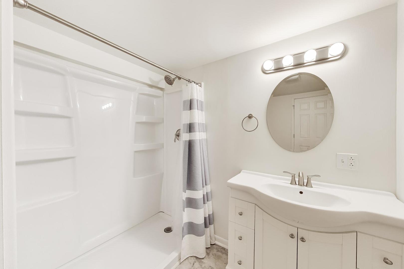 825 S Grace Street, Lombard, IL 60148