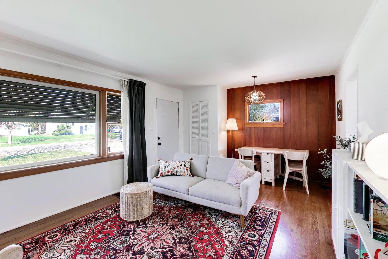 825 S Grace Street, Lombard, IL 60148