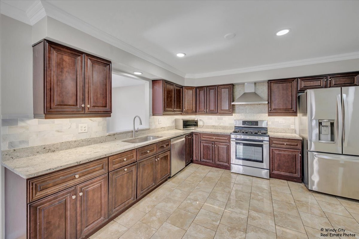 1476 Laurel Oaks Drive, Streamwood, IL 60107