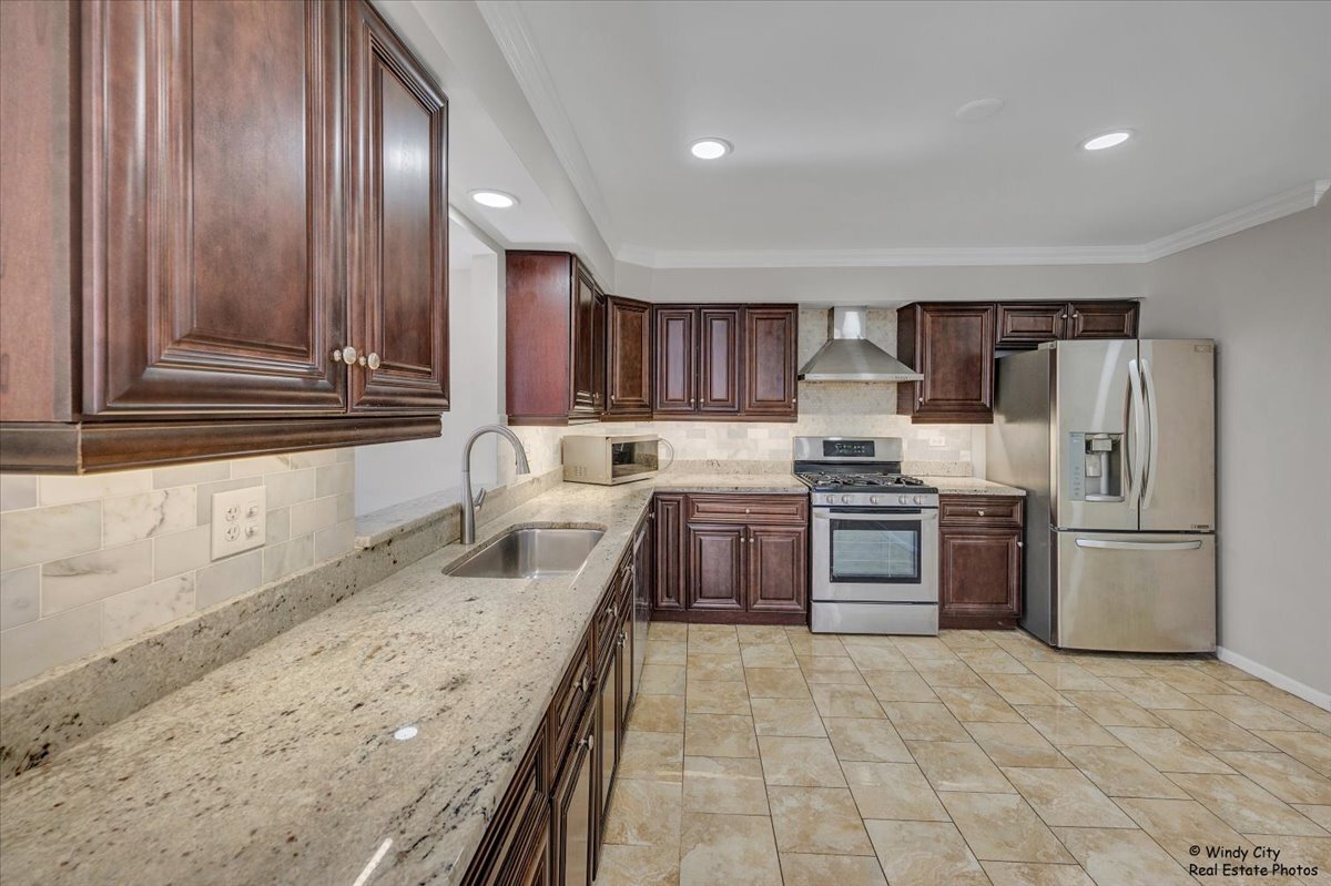 1476 Laurel Oaks Drive, Streamwood, IL 60107