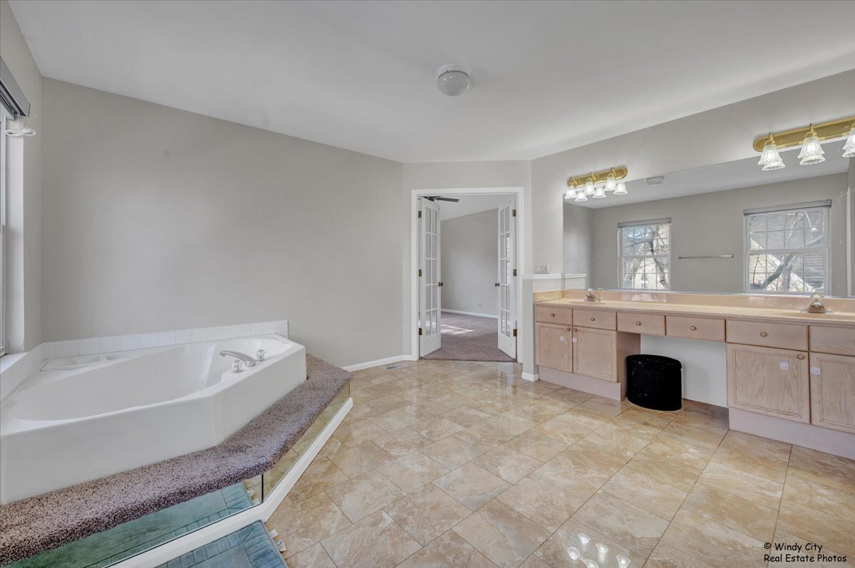 1476 Laurel Oaks Drive, Streamwood, IL 60107