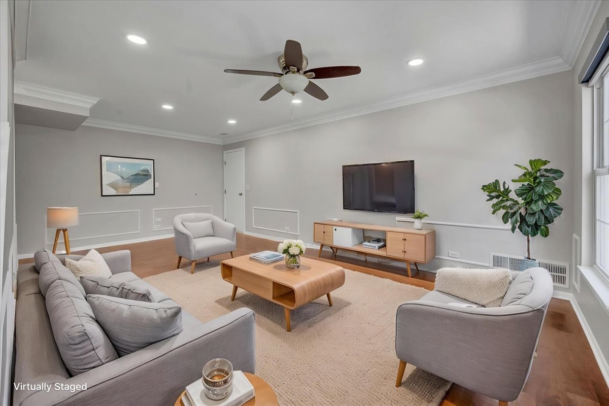 1476 Laurel Oaks Drive, Streamwood, IL 60107