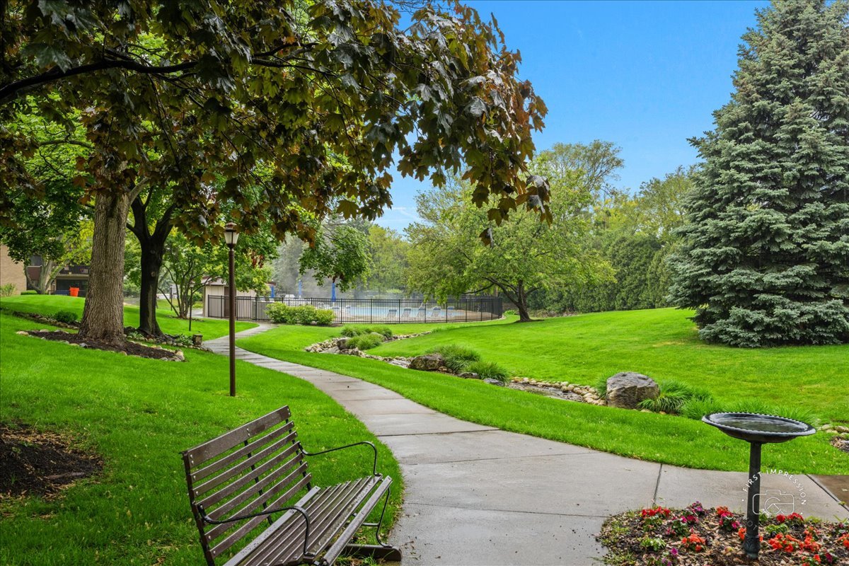 1103 N Mill Street #111, Naperville, IL 60563