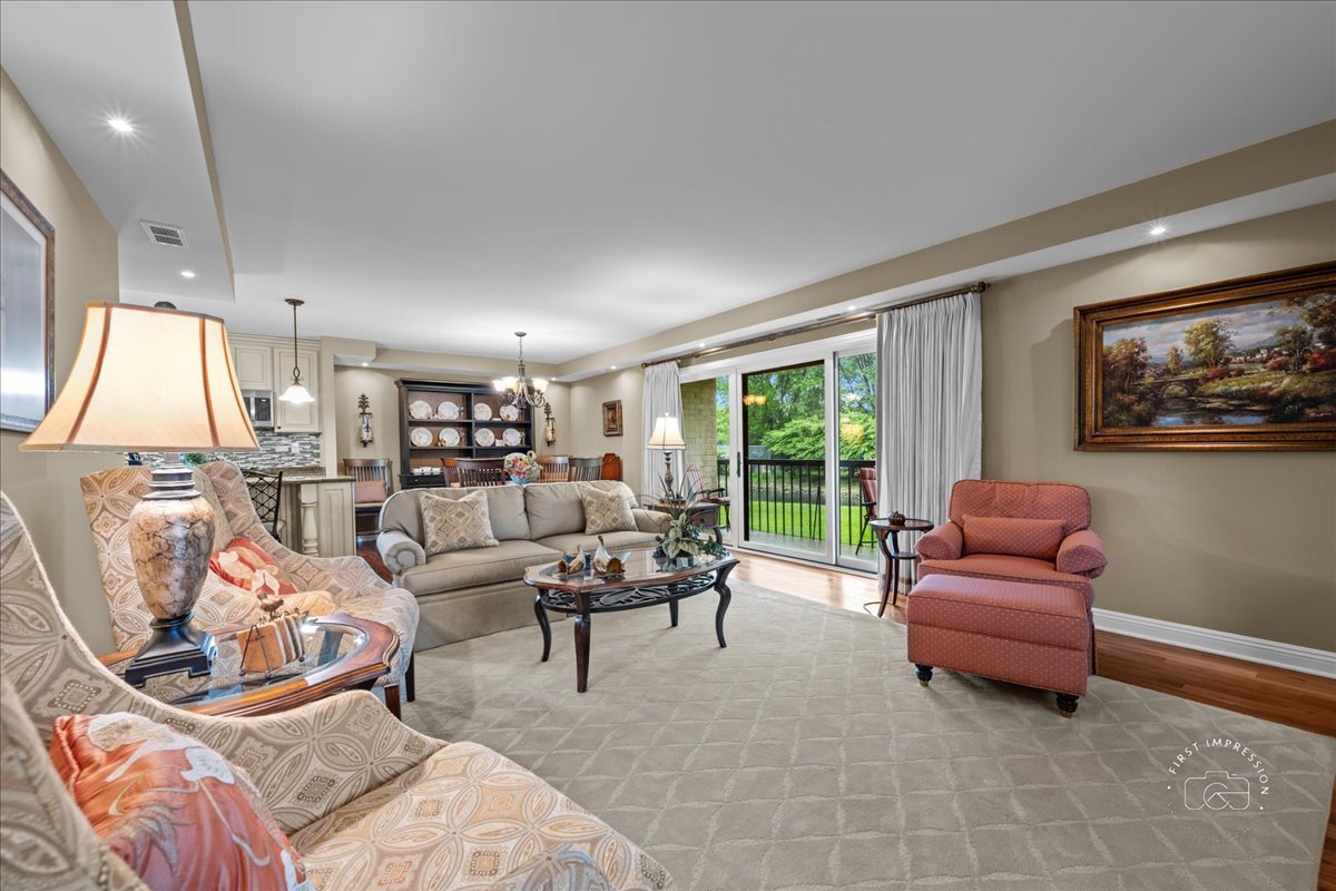 1103 N Mill Street #111, Naperville, IL 60563