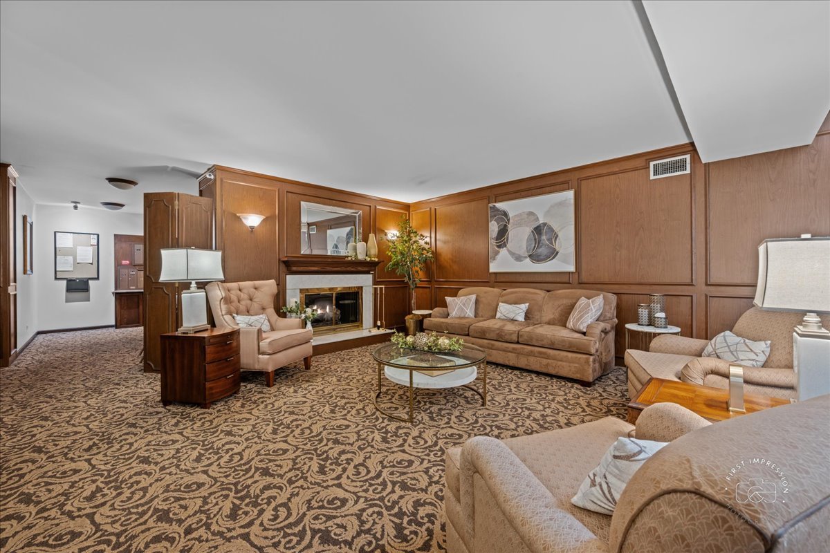 1103 N Mill Street #111, Naperville, IL 60563