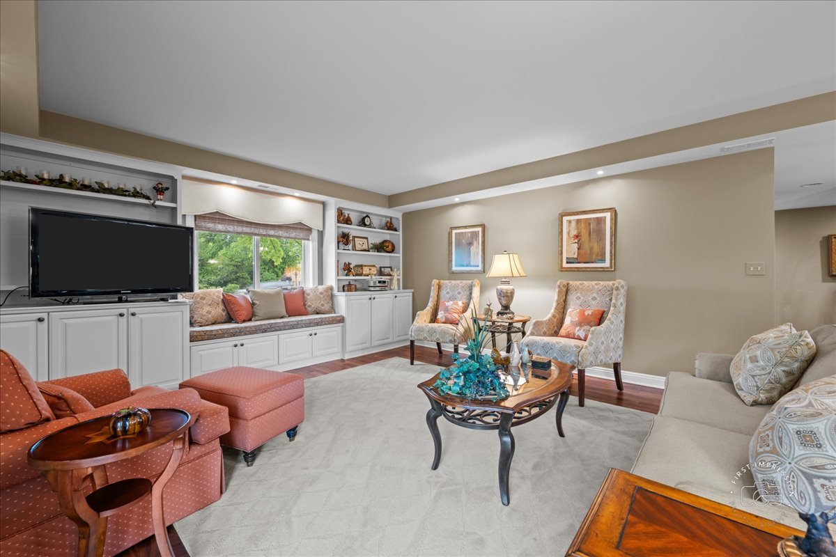 1103 N Mill Street #111, Naperville, IL 60563