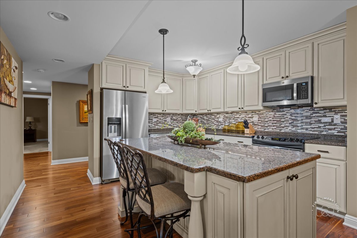 1103 N Mill Street #111, Naperville, IL 60563