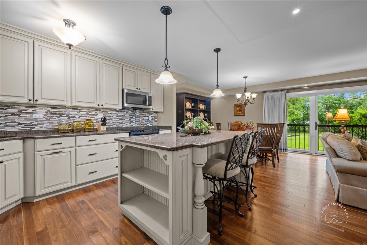 1103 N Mill Street #111, Naperville, IL 60563