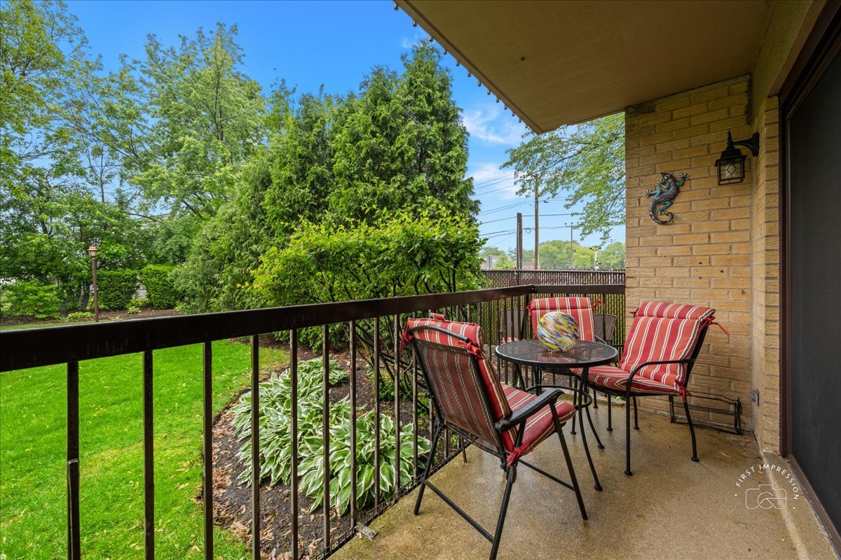 1103 N Mill Street #111, Naperville, IL 60563