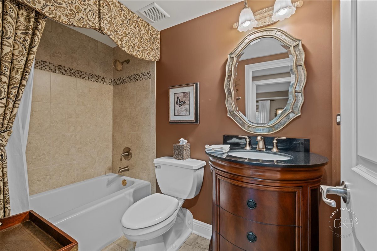 1103 N Mill Street #111, Naperville, IL 60563