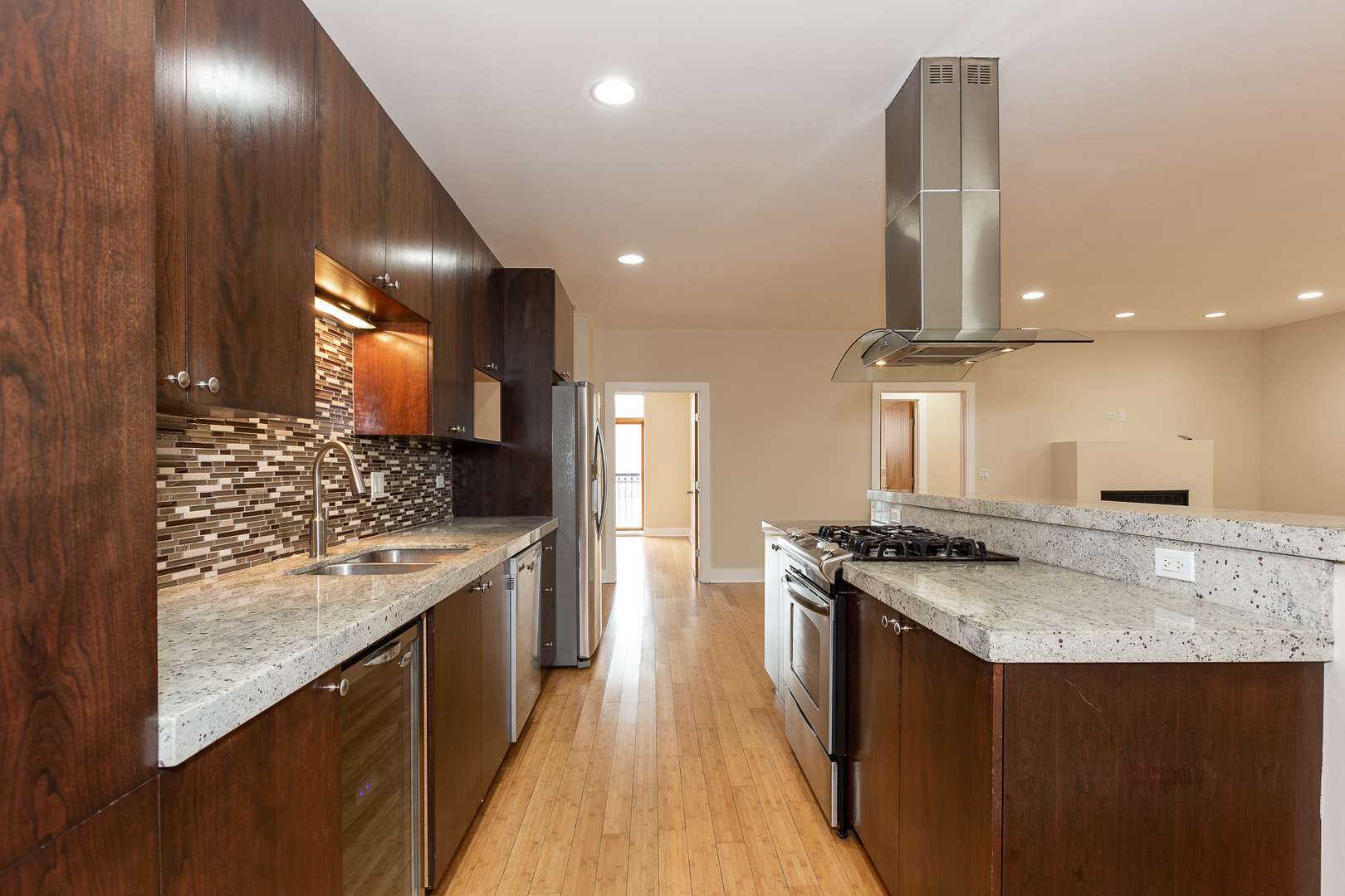 5766 N LINCOLN Avenue #205, Chicago, IL 60659