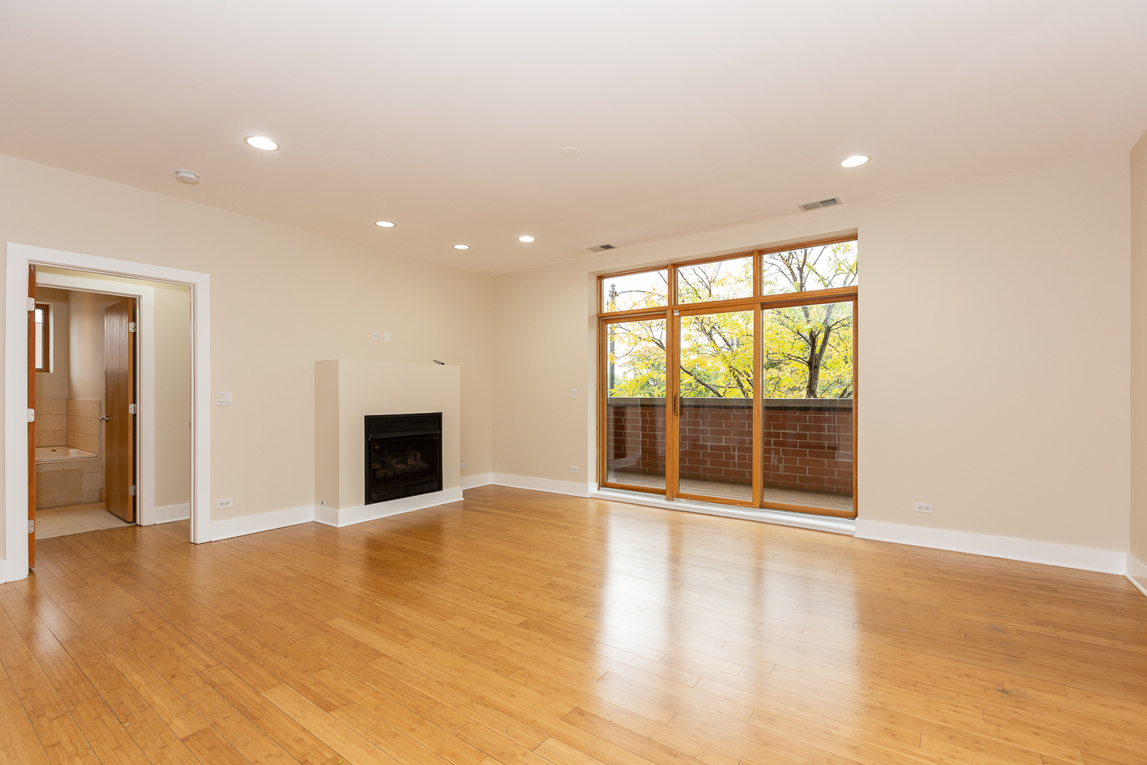 5766 N LINCOLN Avenue #205, Chicago, IL 60659