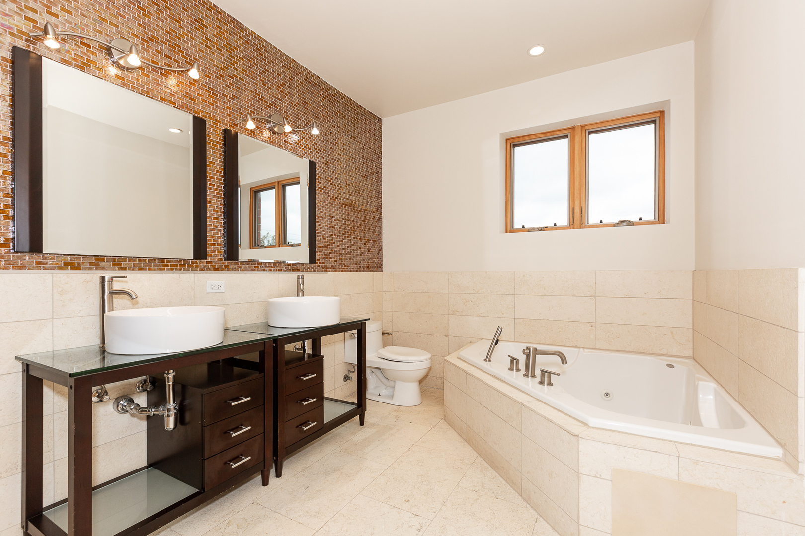 5766 N LINCOLN Avenue #205, Chicago, IL 60659