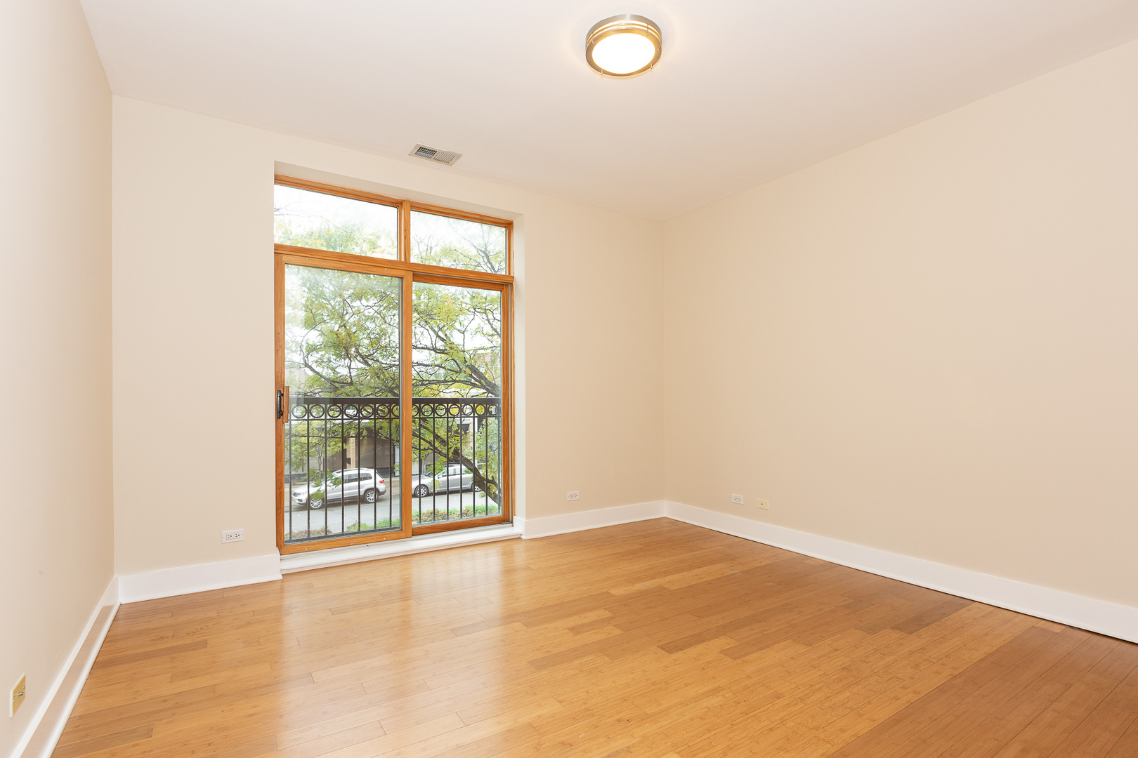 5766 N LINCOLN Avenue #205, Chicago, IL 60659