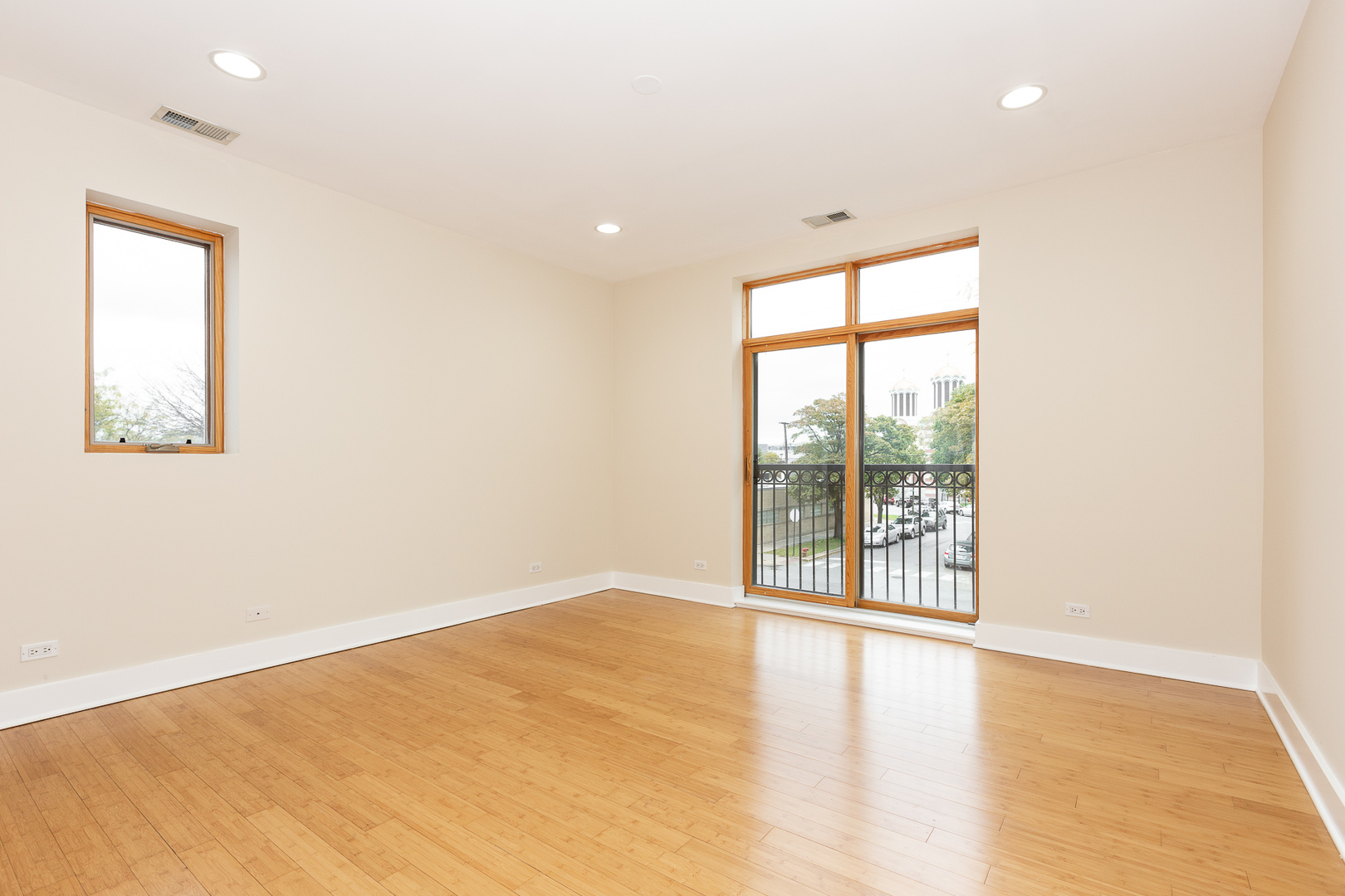 5766 N LINCOLN Avenue #205, Chicago, IL 60659