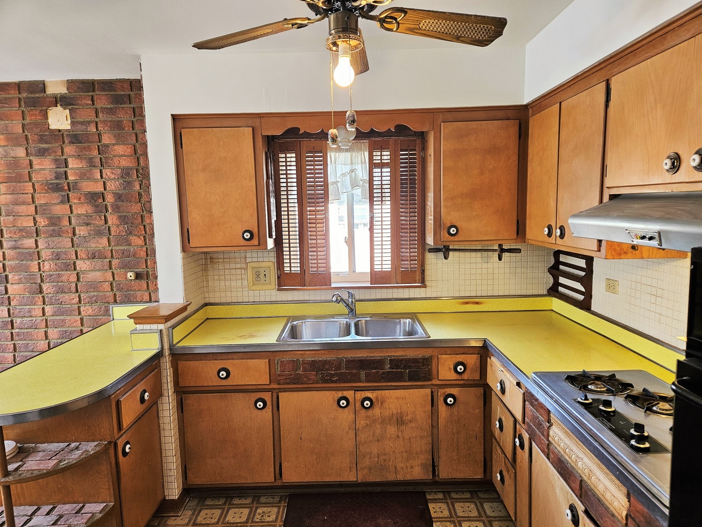 6940 N Ottawa Avenue, Chicago, IL 60631