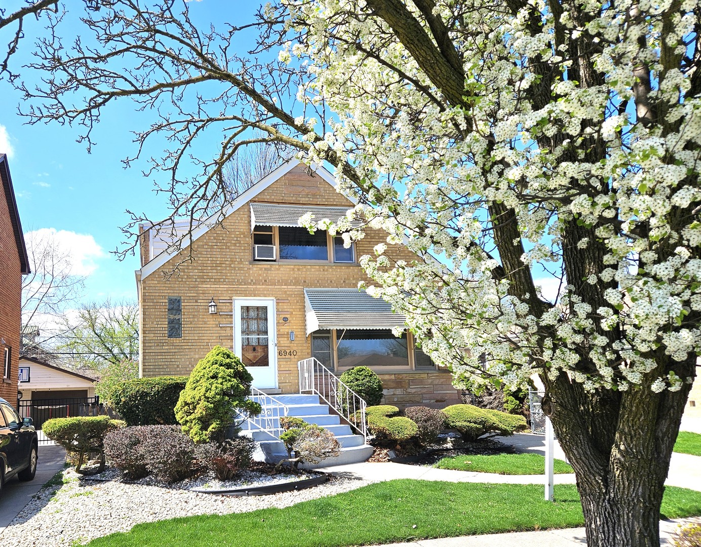 6940 N Ottawa Avenue, Chicago, IL 60631