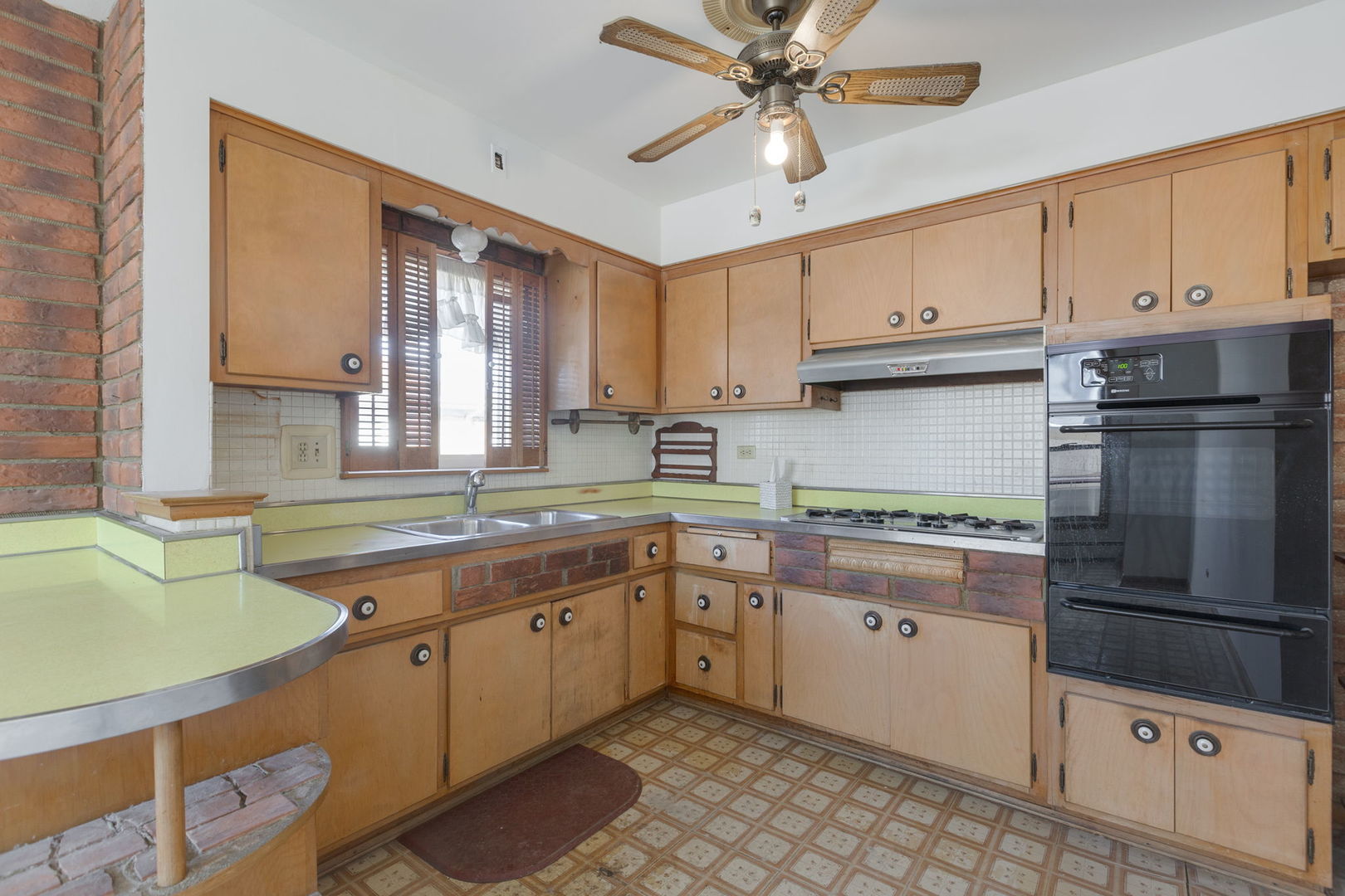 6940 N Ottawa Avenue, Chicago, IL 60631