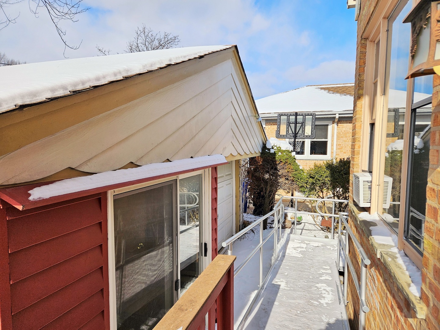 6940 N Ottawa Avenue, Chicago, IL 60631