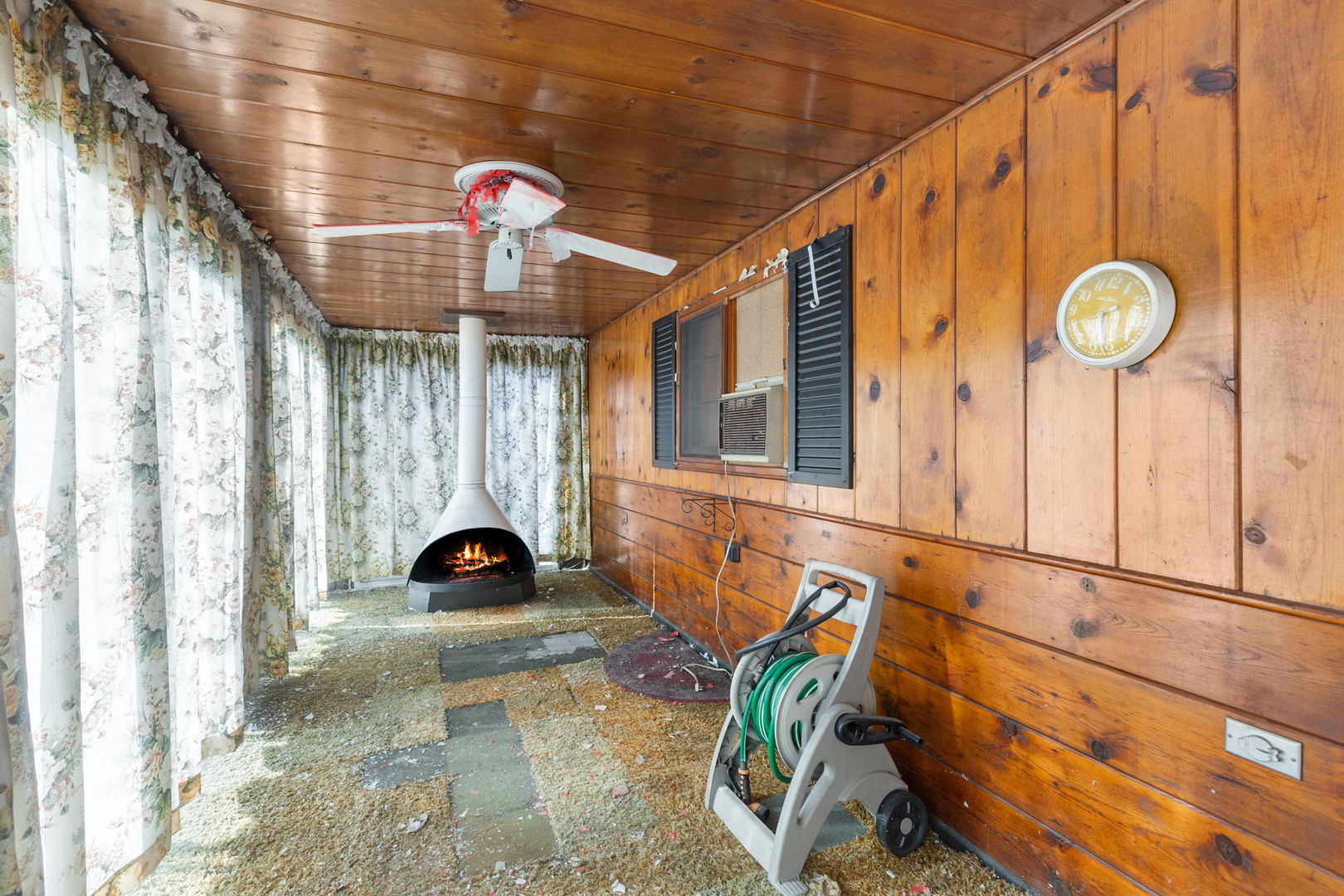 6940 N Ottawa Avenue, Chicago, IL 60631