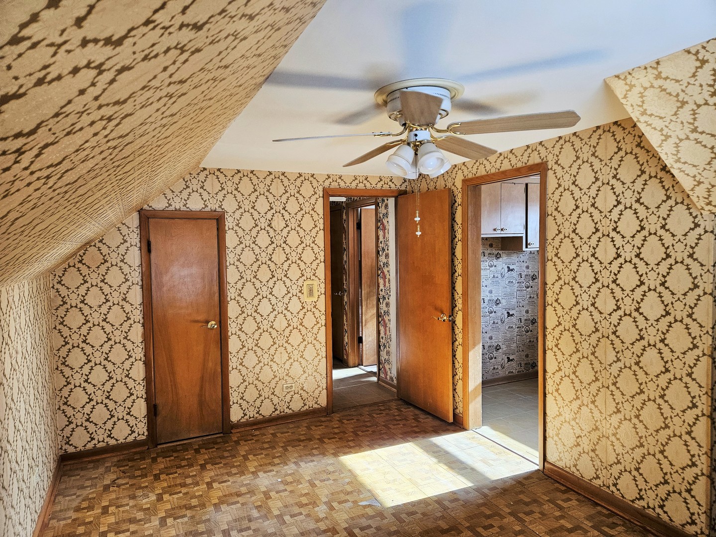 6940 N Ottawa Avenue, Chicago, IL 60631