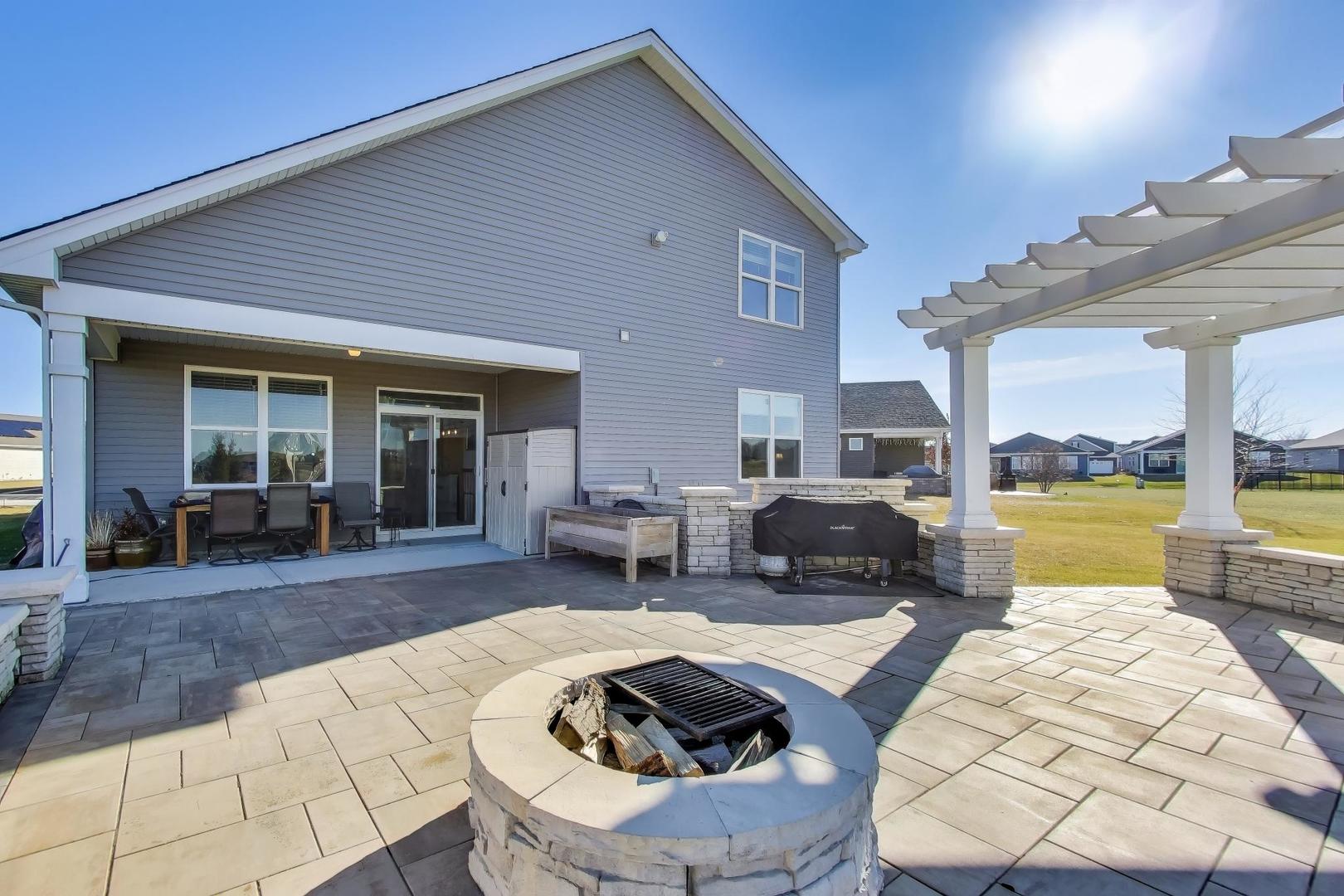 2355 Cannon Drive, Pingree Grove, IL 60140