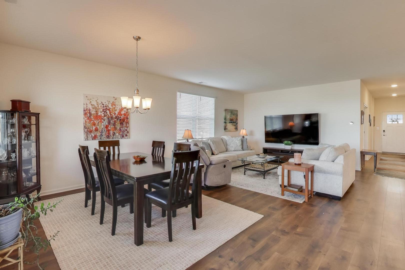 2355 Cannon Drive, Pingree Grove, IL 60140