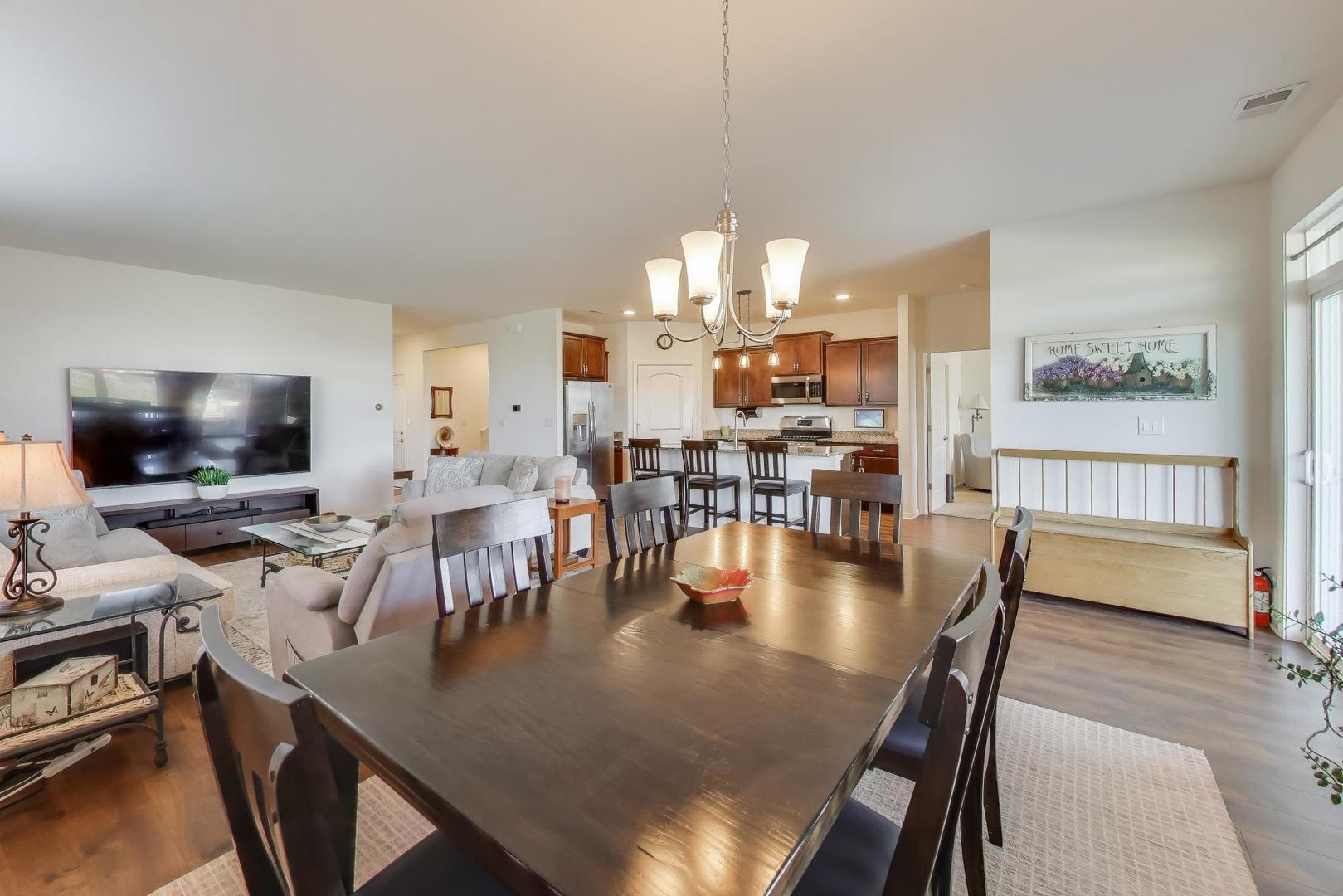 2355 Cannon Drive, Pingree Grove, IL 60140