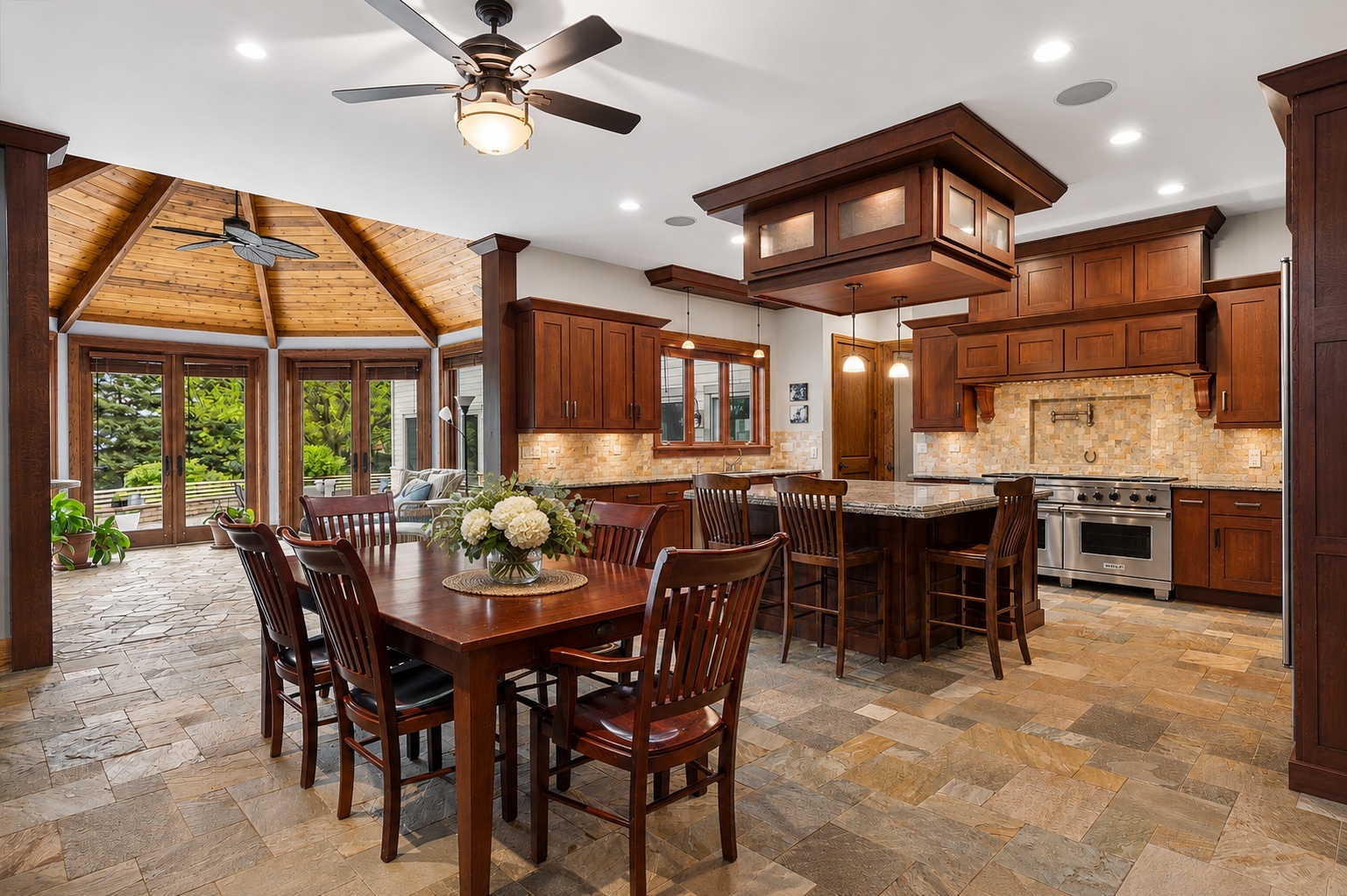805 N Arlington Heights Road, Itasca, IL 60143