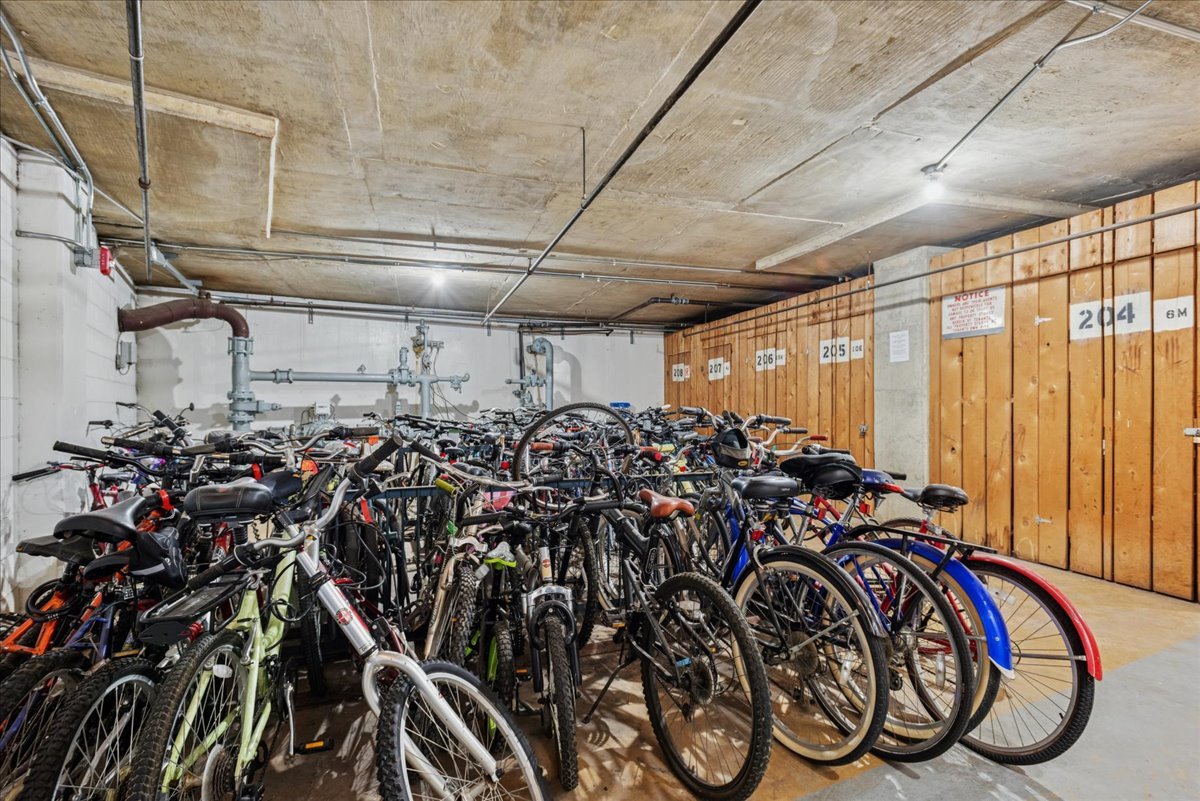 40 N Tower Road #8F, Oak Brook, IL 60523