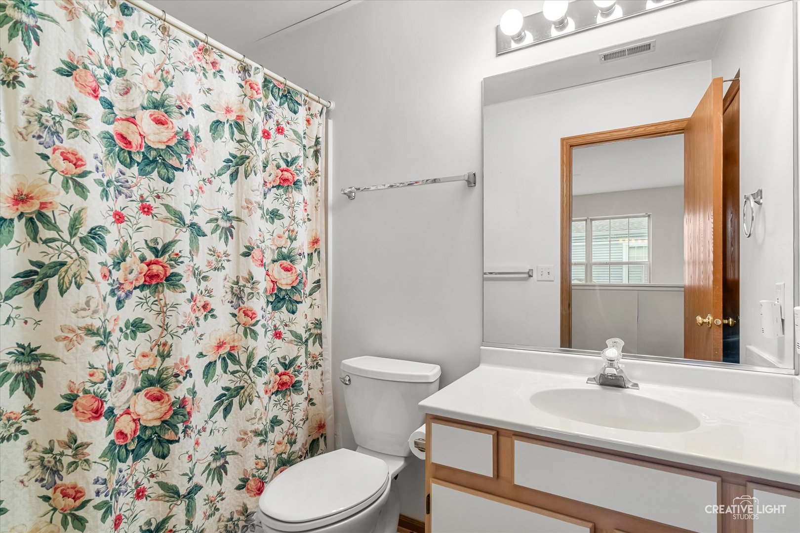 209 Grays Drive, Oswego, IL 60543