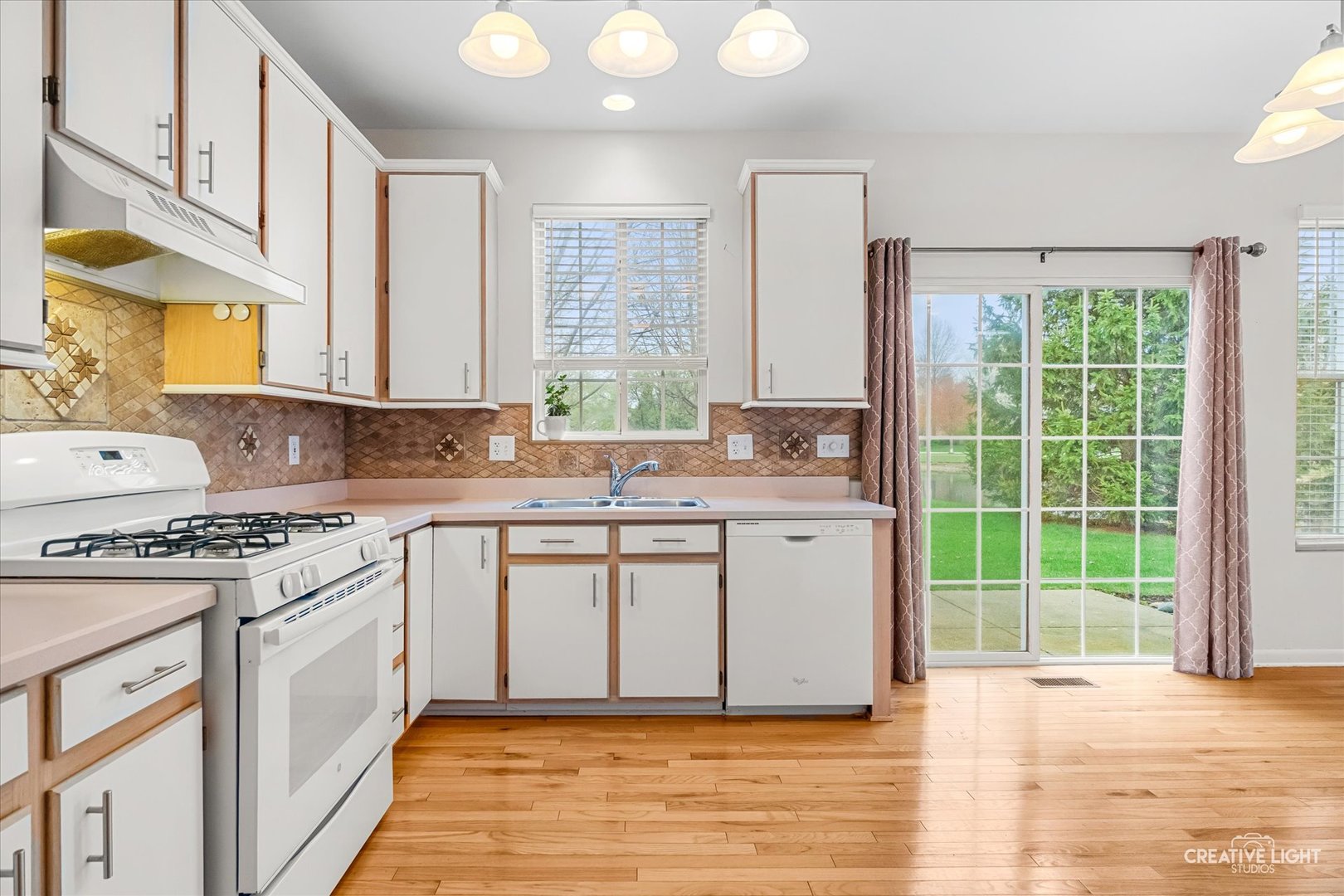 209 Grays Drive, Oswego, IL 60543