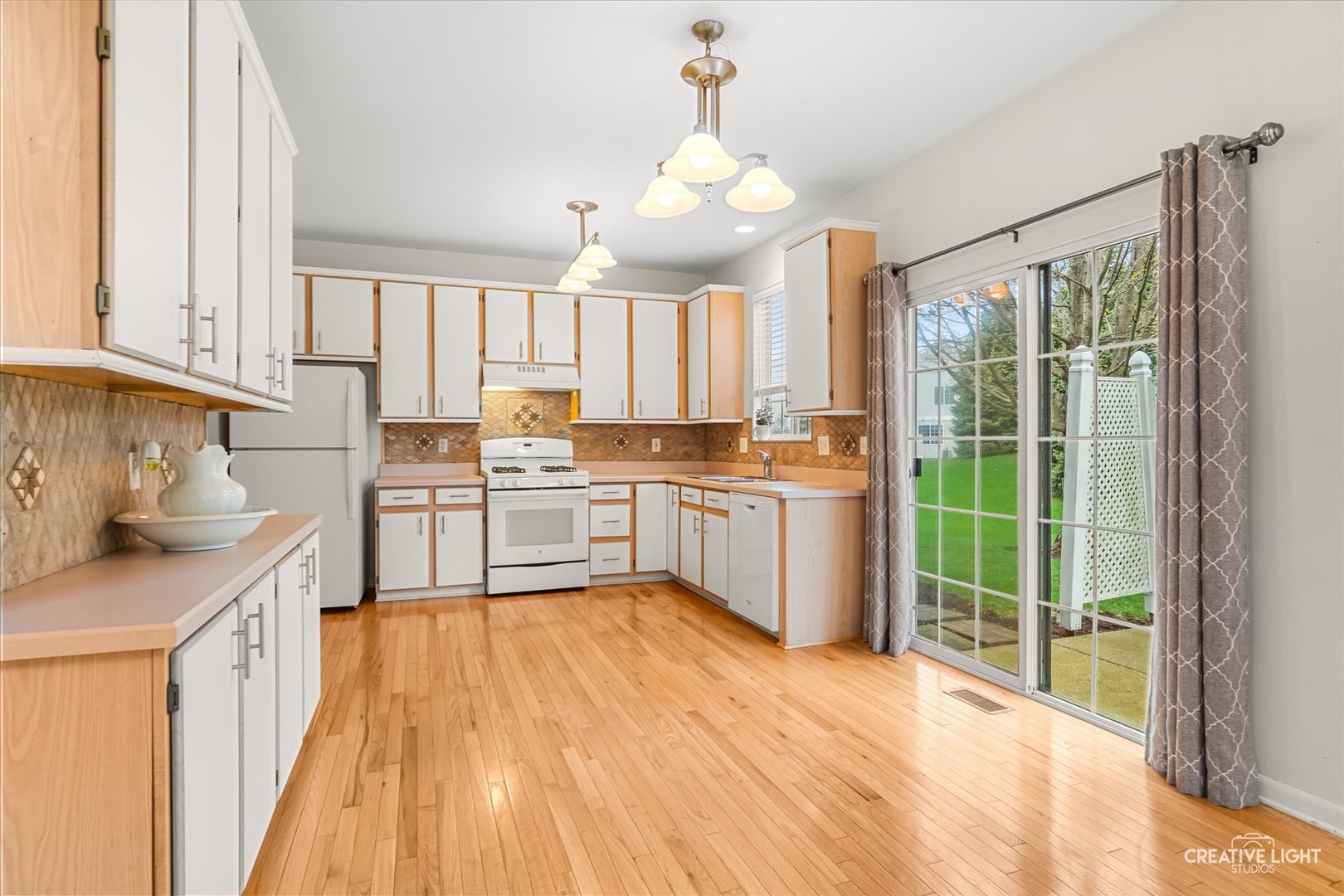 209 Grays Drive, Oswego, IL 60543