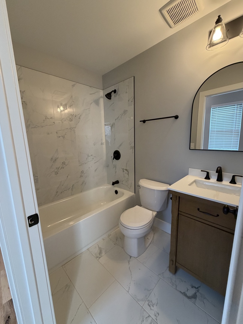 2221 W 21st Place #1R, Chicago, IL 60608