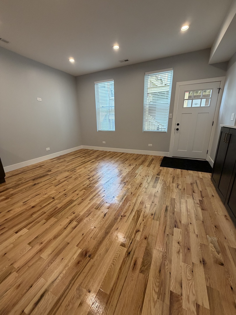 2221 W 21st Place #1R, Chicago, IL 60608