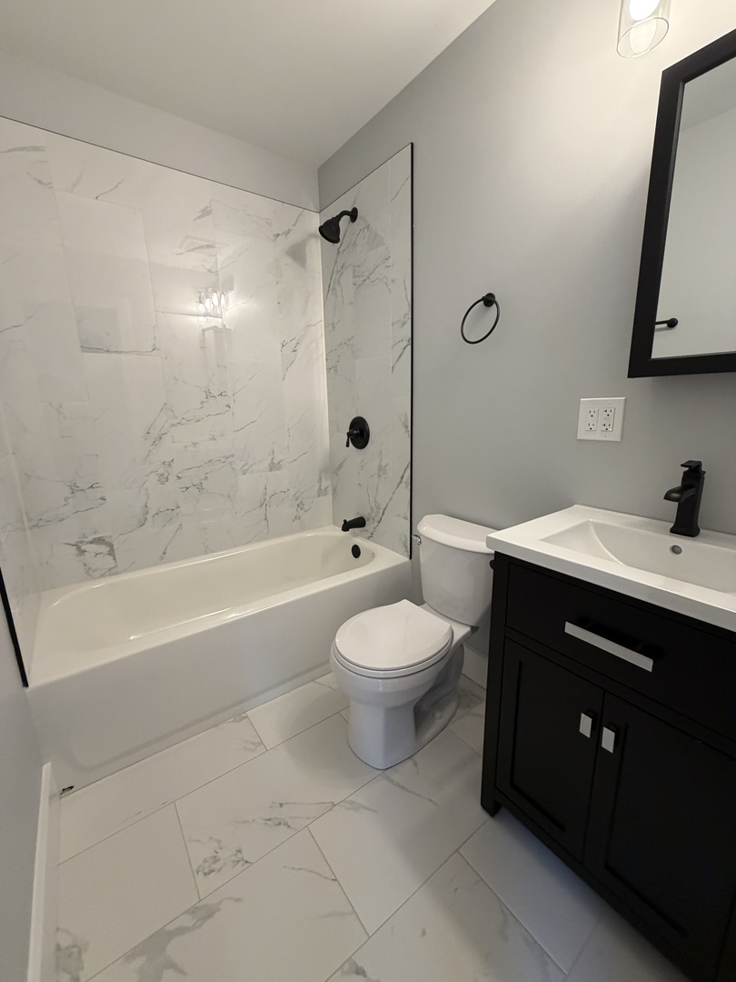 2221 W 21st Place #1R, Chicago, IL 60608