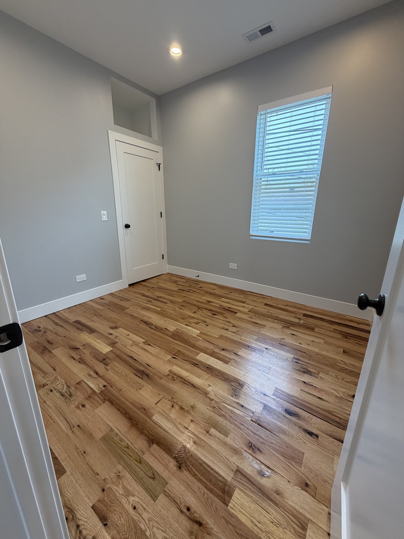 2221 W 21st Place #1R, Chicago, IL 60608