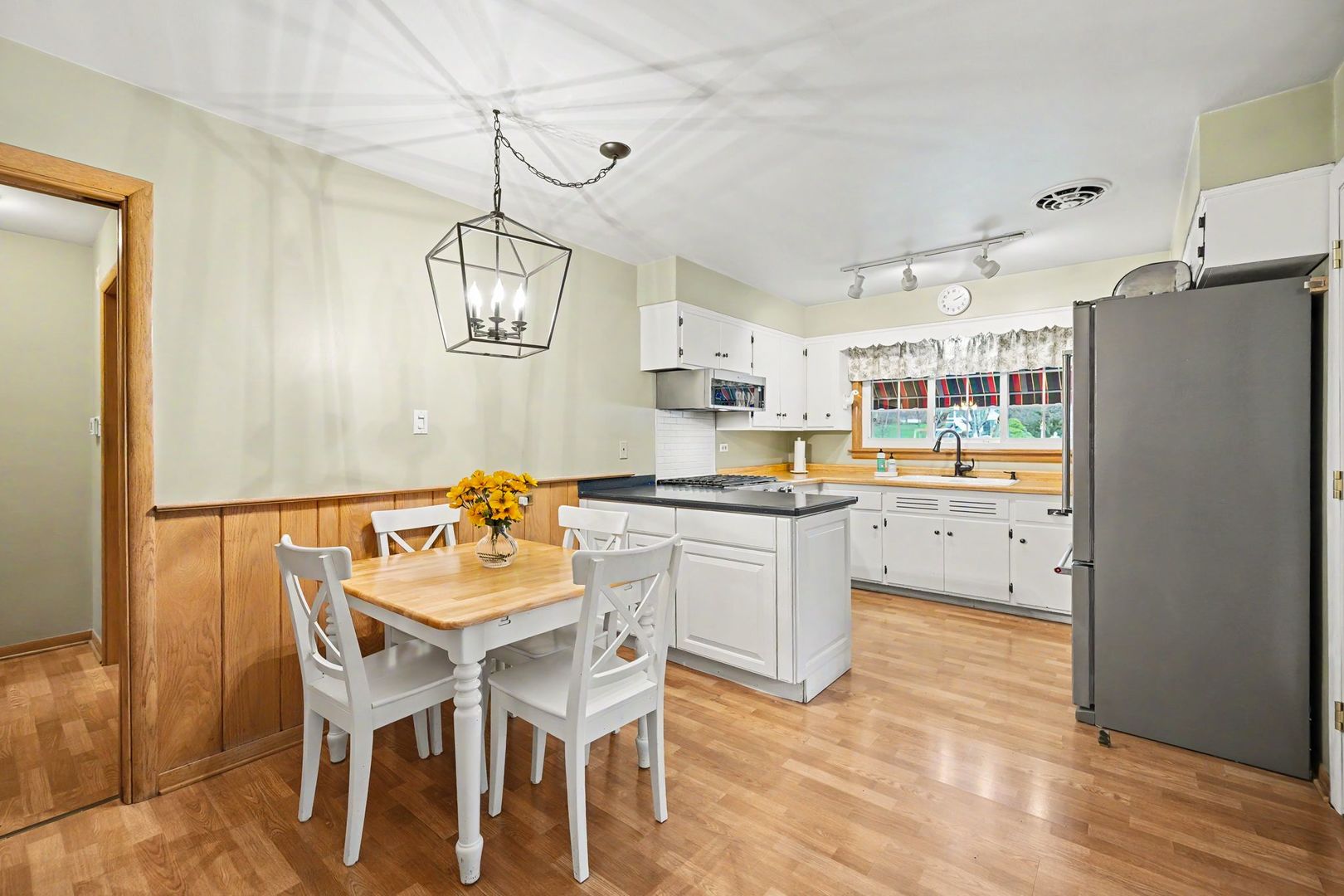 754 N Kenilworth Avenue, Glen Ellyn, IL 60137