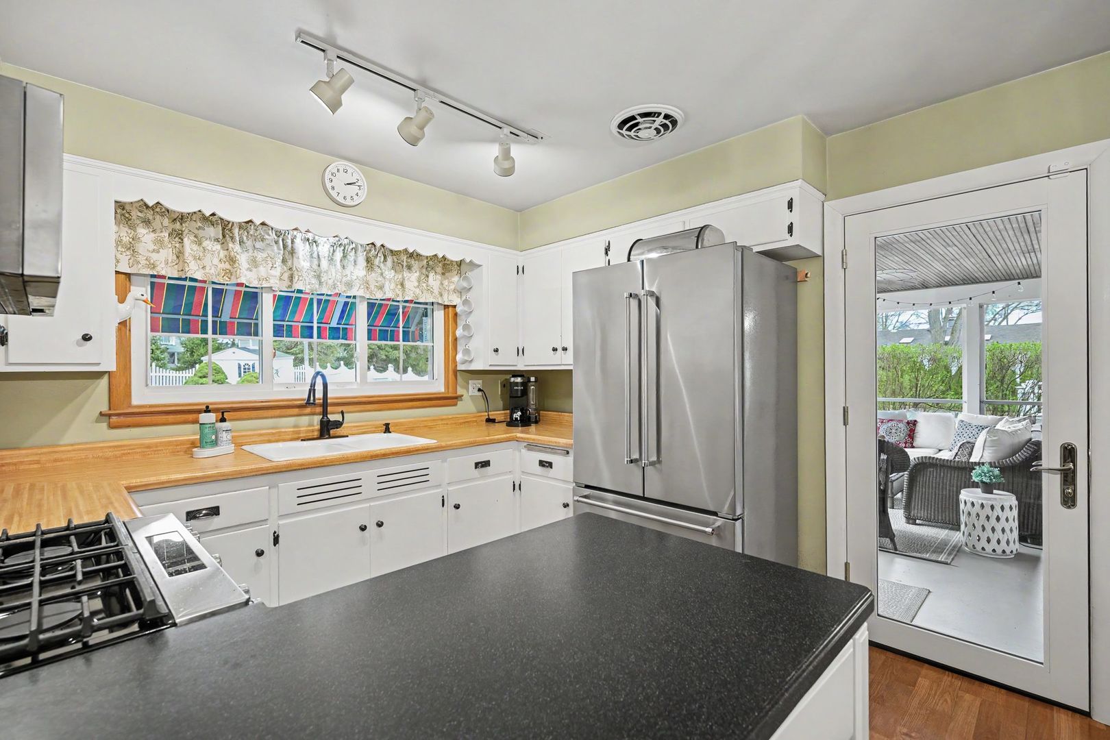 754 N Kenilworth Avenue, Glen Ellyn, IL 60137