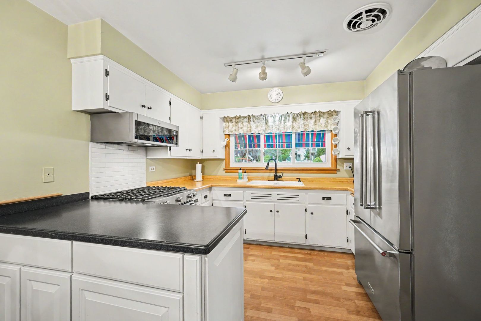 754 N Kenilworth Avenue, Glen Ellyn, IL 60137