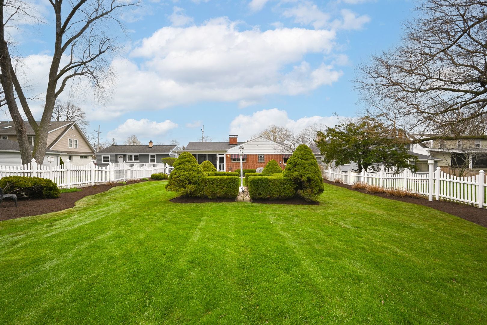 754 N Kenilworth Avenue, Glen Ellyn, IL 60137