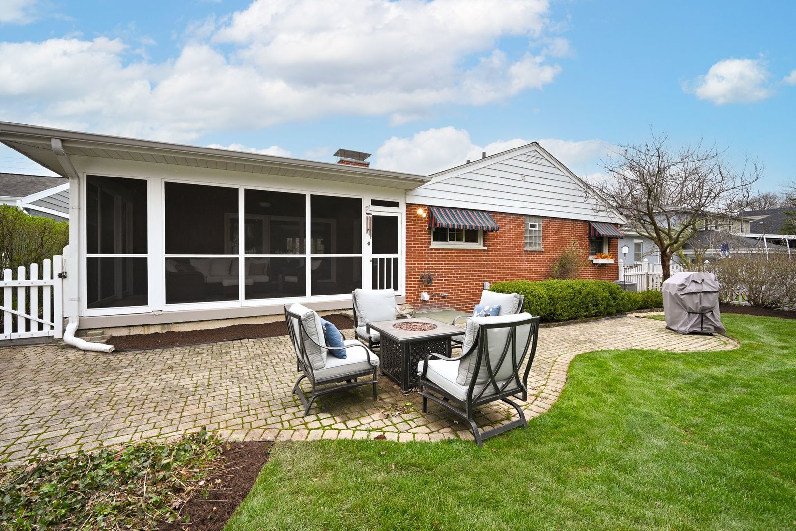 754 N Kenilworth Avenue, Glen Ellyn, IL 60137