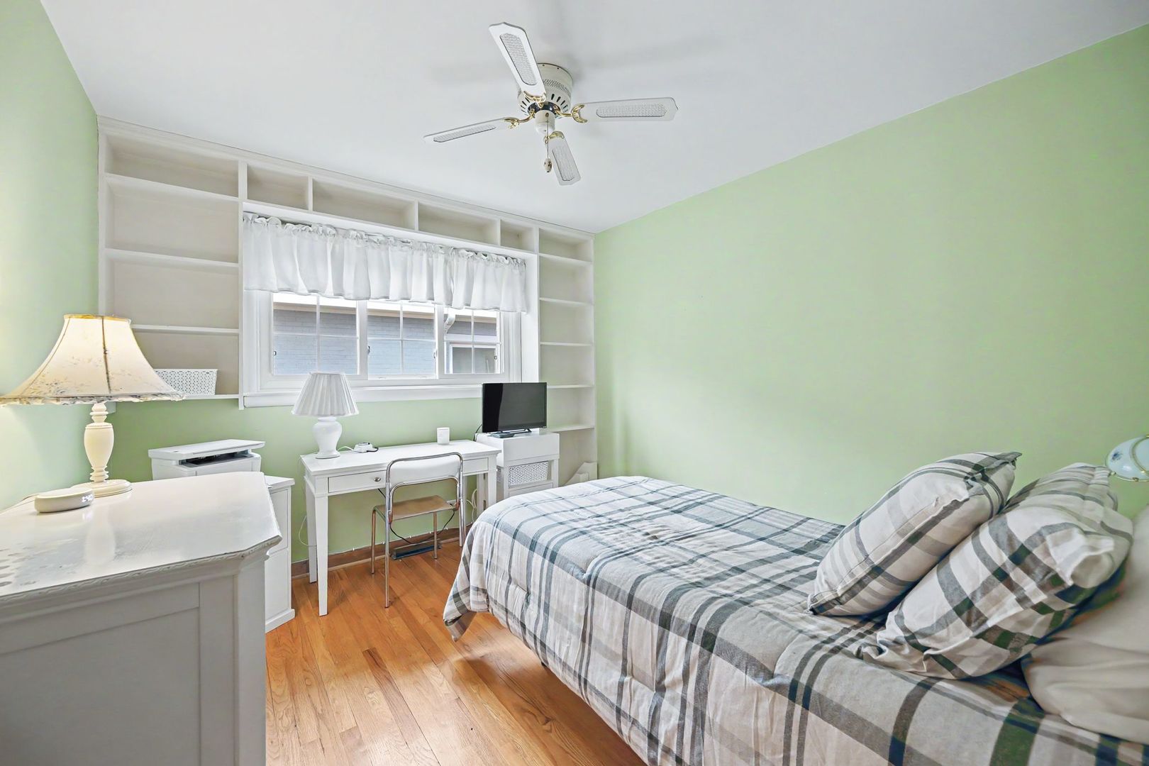 754 N Kenilworth Avenue, Glen Ellyn, IL 60137