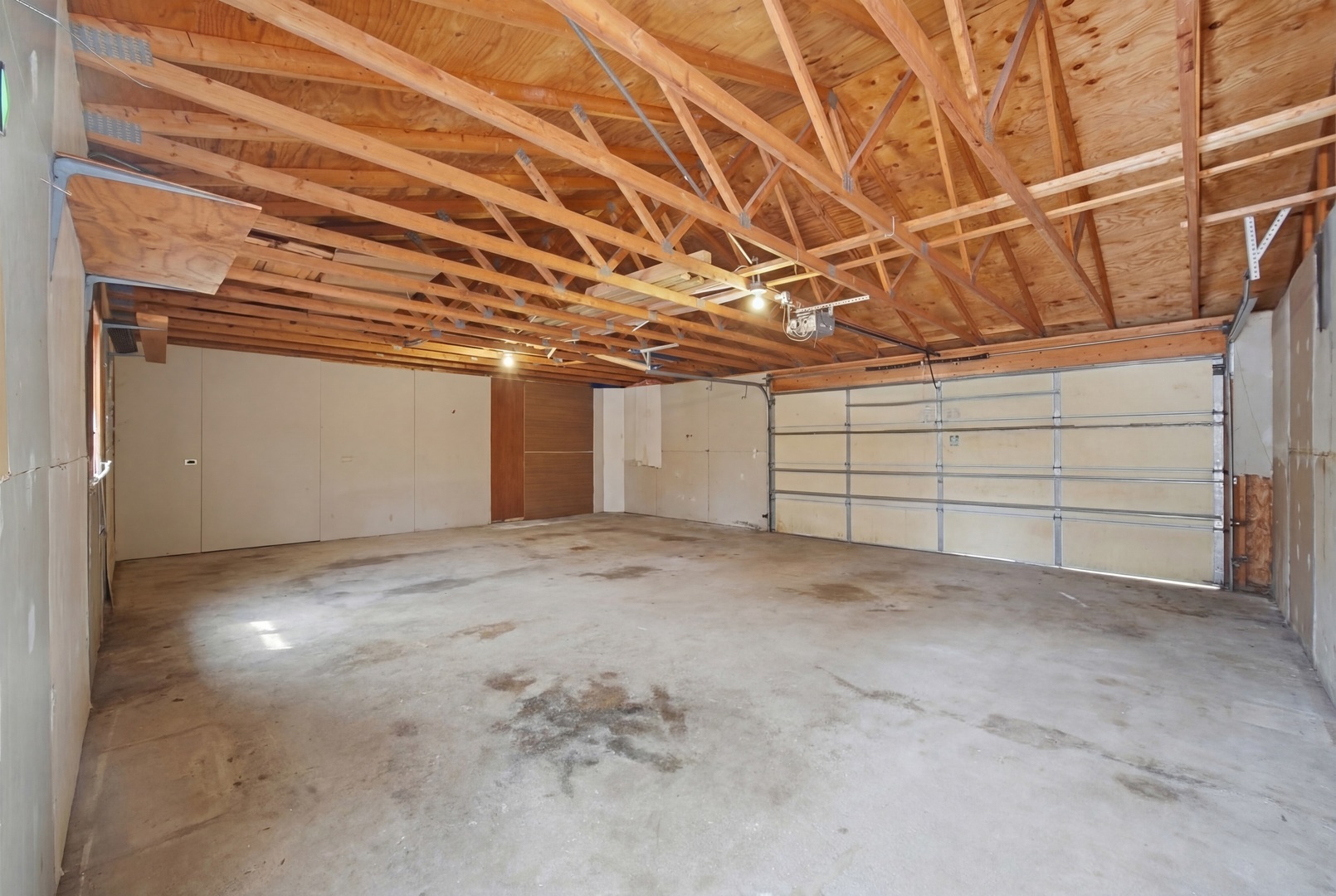 18037 Ridgewood Avenue, Lansing, IL 60438