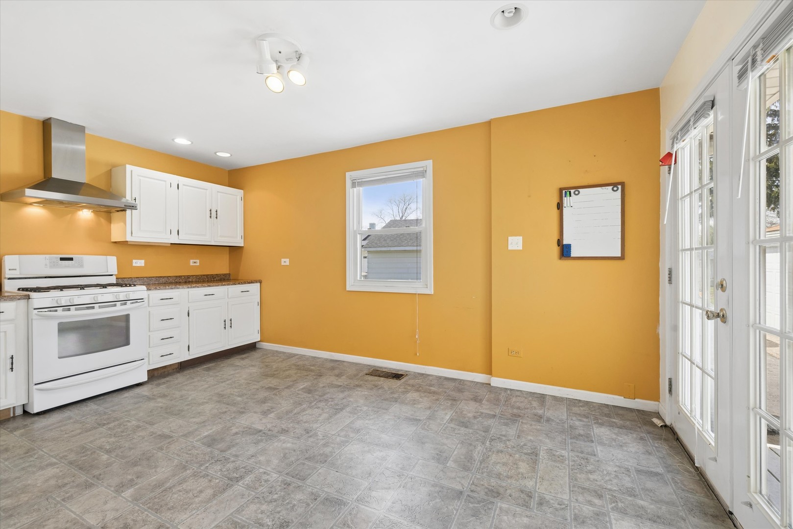 2904 Stork Court, Rolling Meadows, IL 60008