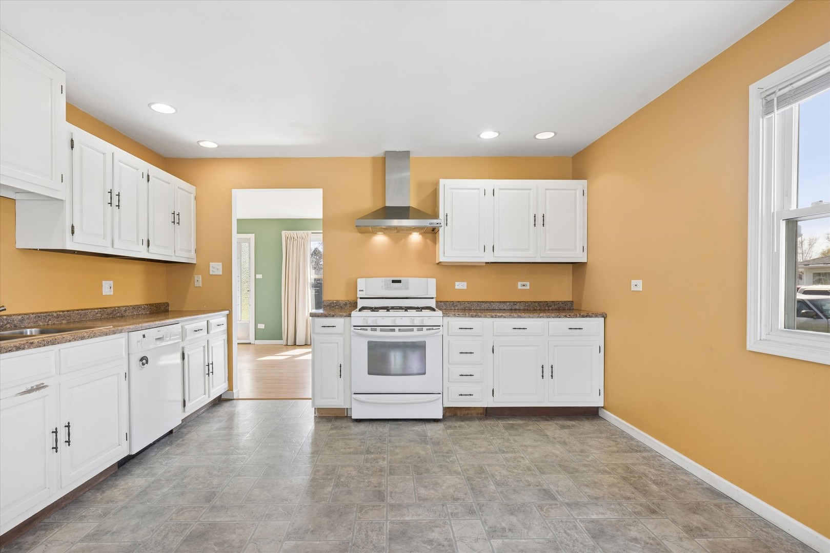 2904 Stork Court, Rolling Meadows, IL 60008