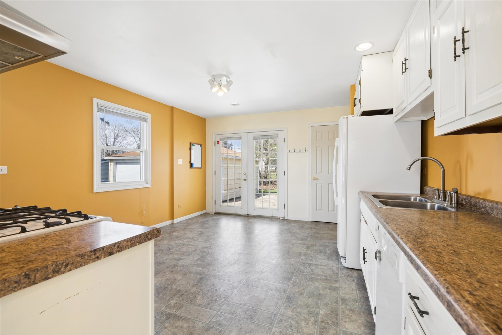 2904 Stork Court, Rolling Meadows, IL 60008