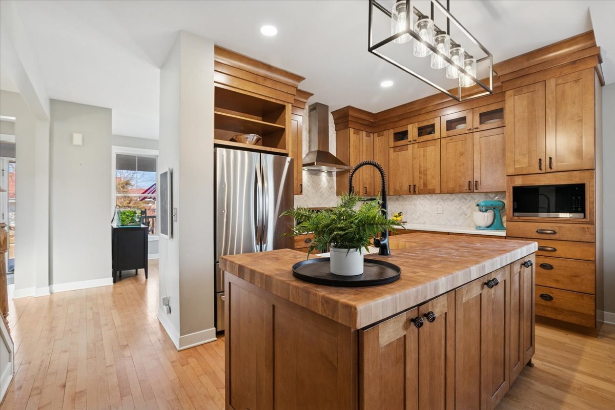 1571 Amos Bennett Street, Grayslake, IL 60030