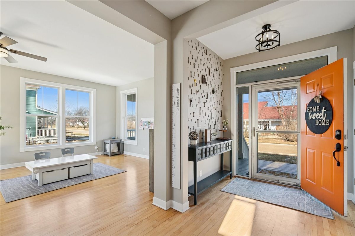 1571 Amos Bennett Street, Grayslake, IL 60030